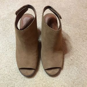 Lucky brand Odenah peep toe block heels